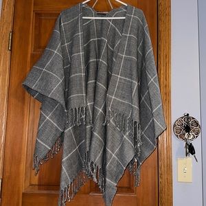 COPY - Abercrombie gray plaid poncho in like new condition